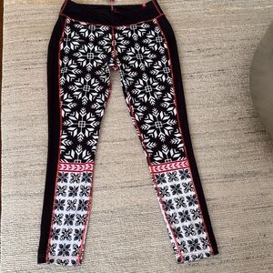 Krimson Klover Black and White Snowflake Pattern Leggings Woman’s Large NWT